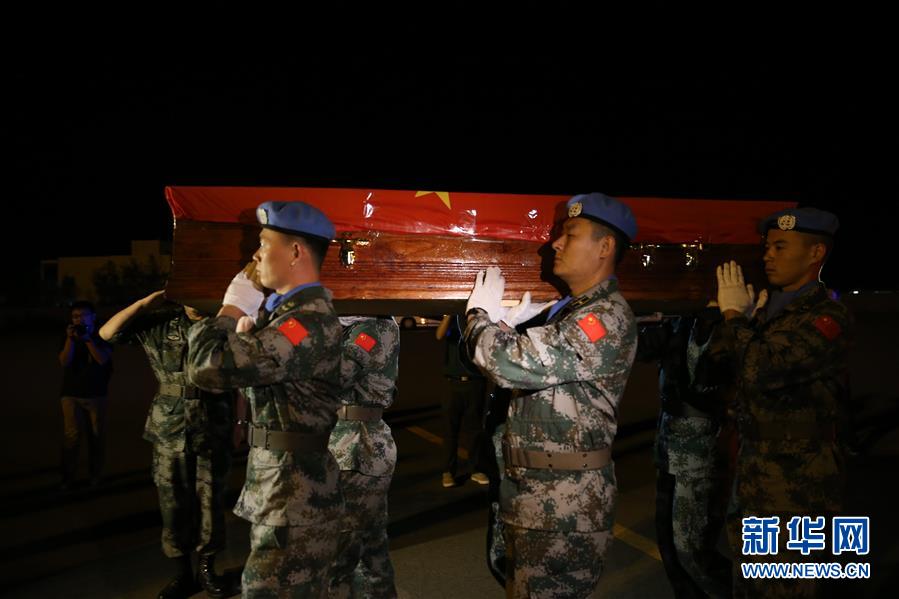 当地时间6月8日早晨5时43分，接运中国维和战士申亮亮灵柩回国的中国空军飞机从马里首都巴马科国际机场起飞回国。j2开奖直播记者潘思危摄