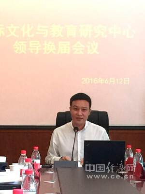 北京大学国际基础教育研究室执行主任朱昆伦在会上发言。中国经济网记者陶杰 摄