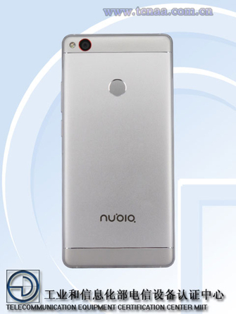 该机型号为NX531J，从曝光的证件照来看，nubia Z11采用2.5D玻璃+金属材质机身，机身正面仍为无边框设计，搭载分辨率为1080P的5.5英寸屏幕，机身正面顶部为对称设计，不过光线距离感应器和前置摄像头有点儿“大小眼”正面底部则是努比亚标志性的小红圈。机身背面采用三段式设计，连接处以高光T槽进行过渡，上下部分与中间的金属区域有轻微色差，指纹识别模块同样位于机身背面。