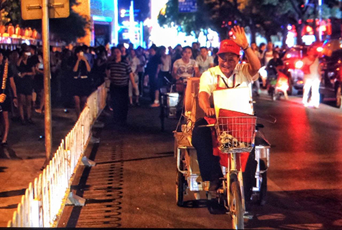 东华门夜市退市还路将有力缓解王府井地区交通拥堵现状，保障交通通行环境，同时也将使周边居民告别嘈杂混乱的状况，迎来安静祥和的生活环境。