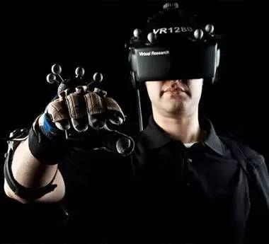 日本的科技一向与性福生活关联。6月12日，日本就举行了全球首个成人VR展。