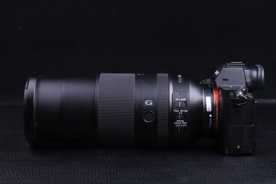 纵观现在FE卡口镜头，在广角、大光圈以及标准焦段都有了很多的选择，可以满足不同用户的需求。可唯独在长焦领域，FE镜头选择并不是很多，在 FE 70-300mm G镜头未发布前，最长焦段为240mm(FE 24-240mm F3.5-6.3 OSS)，这支镜头显然是一款“一镜走天下”的典范。而对于要求更高的摄影师来说，这方面的空白时至今日才被FE 70-300mm G弥补。