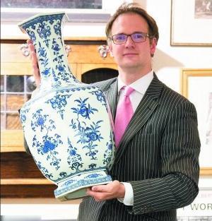 业内人士称，该花瓶可以拍卖到100万英镑约合人民币968万元