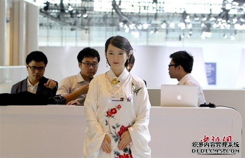 中国最美女机器人被男嘉宾调戏：累出病了
