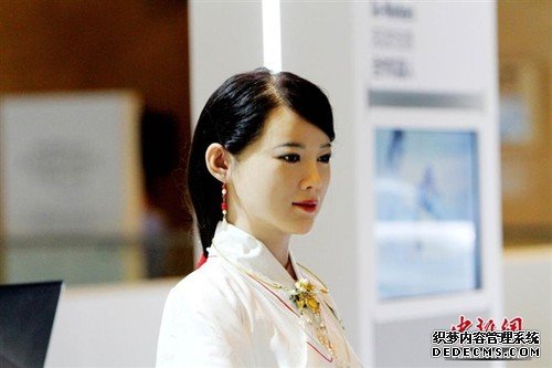 中国最美女机器人被男嘉宾调戏：累出病了