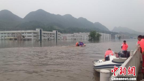 6月28日，贵州省织金县连续11小时强降雨，引发洪涝灾害，道路积水严重，多处厂房被淹。