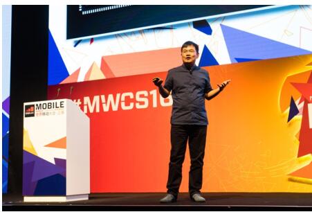 6月30日，上海MWC2016世界移动通信大会第二天，主题为《第四次行业革命：万物互联》的高端峰会吸引全球通信及终端产业人士的目光，阿里巴巴集团OS事业群总裁张春晖做了题为《云端一体 计算创新——YunOS·万物互联之道》的演讲。