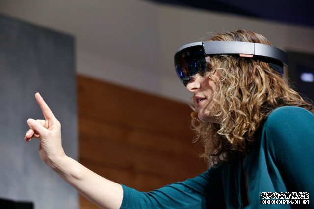 设计酷炫！HoloLens及精英手柄获德国红点奖 