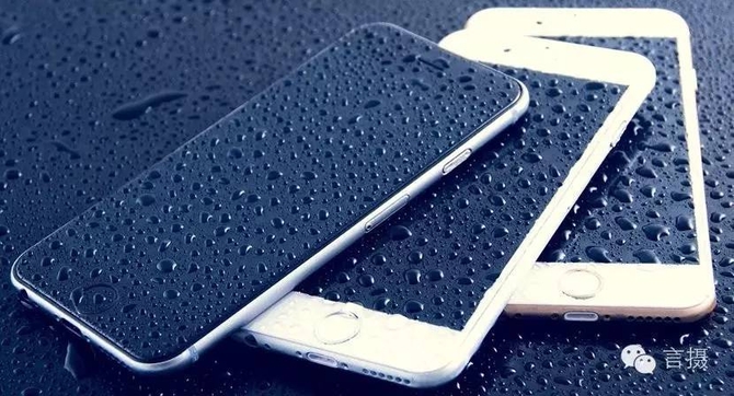 最近来自国外的手机交易公司Gazelle进行了一组实验，使用9部手机和7种不同的吸水材料，最后来比较手机的恢复情况，最终评测出哪一种吸水材料最能吸水。