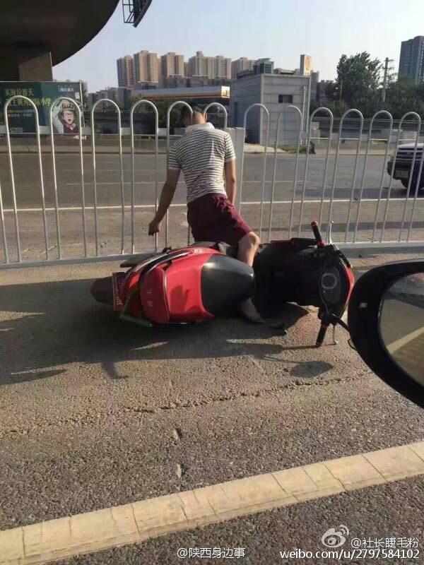 陕西警方：男子醉酒倚靠护栏不慎卡脖身亡