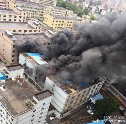 【深圳龙华电子厂爆炸】据深圳消防10日消息，深圳龙华新区河背工业区美拜电子厂9时05分许发生火情，消防部门在勘察火情过程中发生爆炸，导致1名消防员脸部灼伤，腿部骨折，另有2名消防员和2名群众有撞伤，无人员被困。