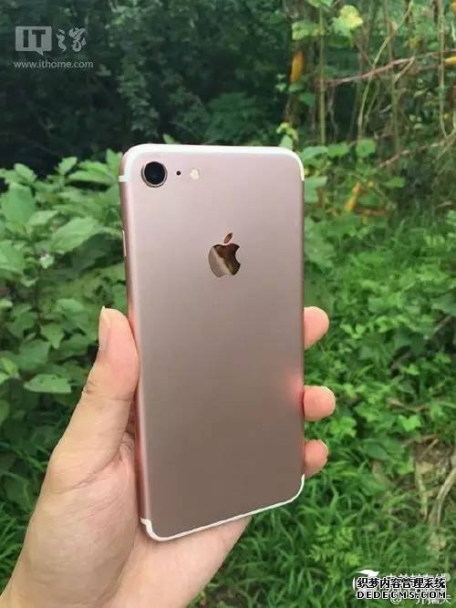 iPhone7 真机完全曝光 双版本信息量很大