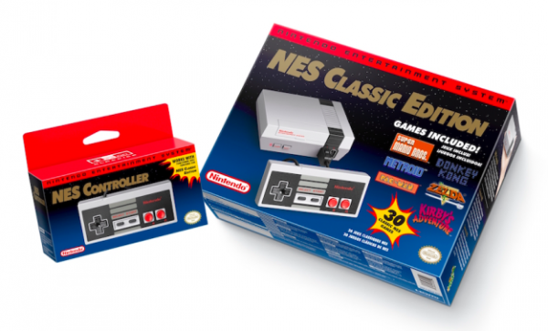 除了HDMI电缆，包装中还包括一个AC适配器和NES经典游戏手柄。另外，迷你版本还预装了30款经典游戏。一旦完成这些游戏，玩家还可以将NES经典游戏手柄连接到Wii遥控器，以便在Wii或Wii U上模拟运行NES游戏。