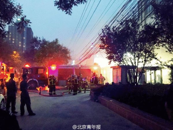 j2开奖直播:北京工体北路一购物中心店铺着火 伤亡不明(图)