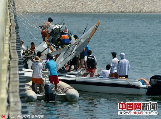 2016年7月20日，上海。上海金山飞往舟山的一架水上飞机飞行中撞上沪杭公路7835号大桥，图为事故现场。图片来源：东方IC