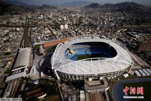 资料图：当地时间7月16日航拍的若昂·阿维兰热体育场。据悉，2016年里约热内卢奥运会开幕将于8月5日在此举行。