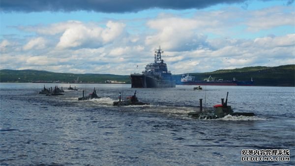 俄军北方舰队上百艘舰船搞演习：动用上千件装备