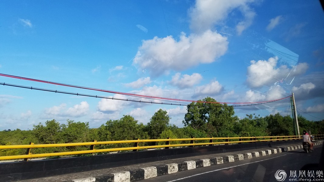 十年挚友变挚爱，霍建华林心如将于7月31号在巴厘岛大婚。凤凰娱乐报道团于26号下午抵达巴厘岛，直击霍建华林心如婚礼。晚间，凤凰娱乐报道团来到即将举行婚礼的宝格丽酒店。图为酒店大堂。