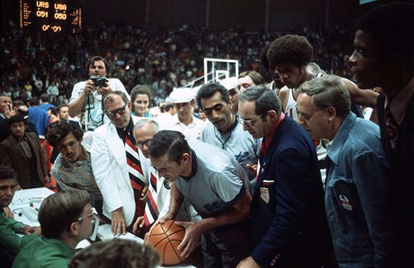 慕尼黑奥运会男篮决赛，前苏联51比50美国战胜美国夺冠，但裁判的判罚极具争议