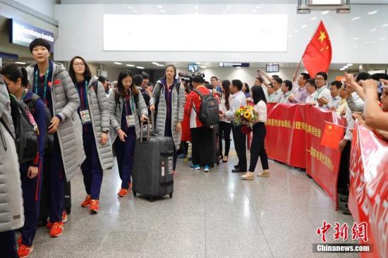 资料图：中国女排抵达里约热内卢加利昂国际机场。中新网记者 盛佳鹏 摄