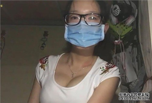 美女深夜直播写字引10万人围观：结果看呆