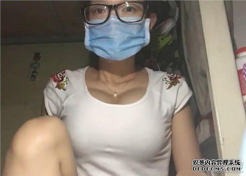 美女深夜直播写字引10万人围观：结果看呆