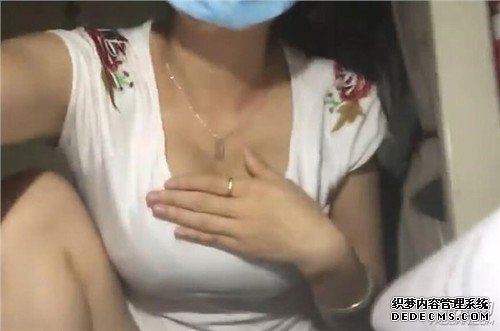 美女深夜直播写字引10万人围观：结果看呆