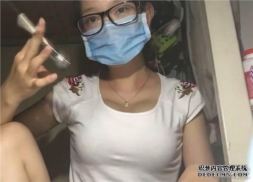 美女深夜直播写字引10万人围观：结果看呆