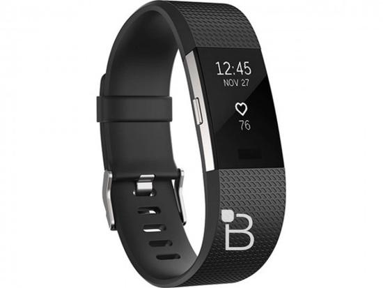 照片显示Fitbit Charge 2 配置了更大的显示屏，具有PurePulse心率监测功能,同时具有可换表带设计。