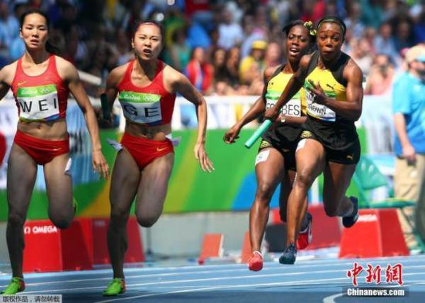 当地时间8月18日，中国男女接力队亮相里约奥运会田径赛场，向4X100米跑接力赛决赛发起冲击。中国女队同组对手有牙买加队、英国队和荷兰队等。最终中国女队获得42秒70的好成绩。
