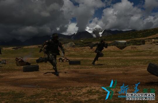 西藏军区某特种作战团高海拔锤炼官兵遂行任务能力