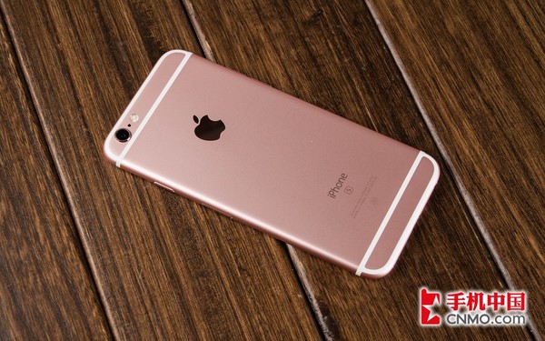 iPhone 6s整体外观设计并没有什么改变，采用全新的7000系列铝金属打造，坚固性和耐用性得到加强。依然配备4.7英寸视网膜屏幕，但是却加入了3D Touch技术，可以感应用户按压显示屏时的力度，让你更便捷地处理各项事务。第二代Touch ID指纹识别传感器比以往更快、更好用，给用户带来安全快捷的体验。