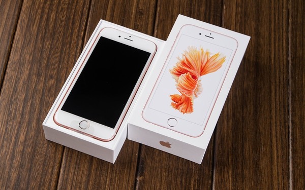 iPhone 6s整体外观设计并没有什么改变，<a href=