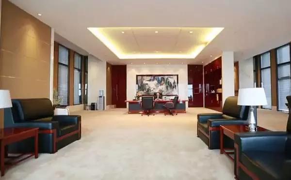 j2开奖直播:王建林艺术品成堆扎克伯格低调，亿万富翁的房间