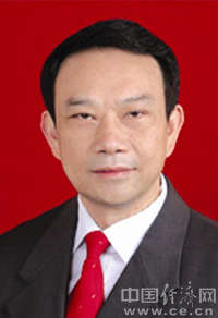 潘平，男，汉族，1956年3月出生，重庆潼南人，1975年7月参加工作，1983年8月加入中国共产党，大学文化。