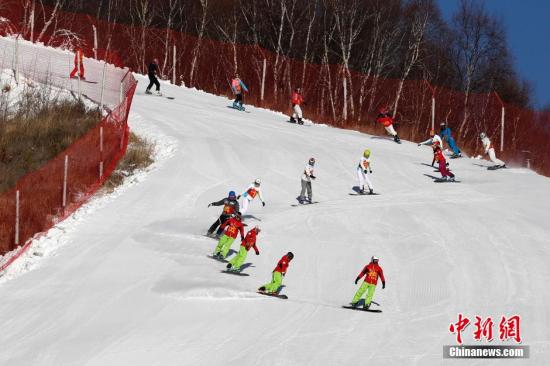 资料图：崇礼滑雪场。中新社发 韩海丹 摄