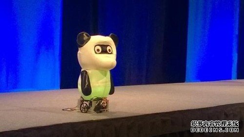 微软推出全新萌蠢机器人，靠Win 10和英特尔Joule驱动