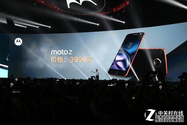 旗舰配置3299起 Moto Z/Z Play北京发布 