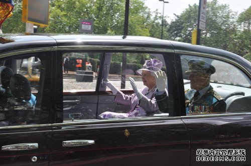 普京专车遇车祸？来看各国元首都坐什么车