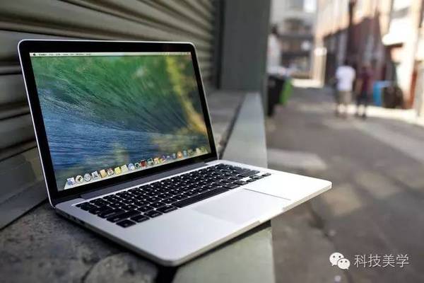 118直播:【j2开奖】水货iPhone保修政策大变 库克自曝新MacBook下月发布