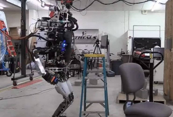 【图】波士顿动力新型Atlas机器人平衡力爆表
