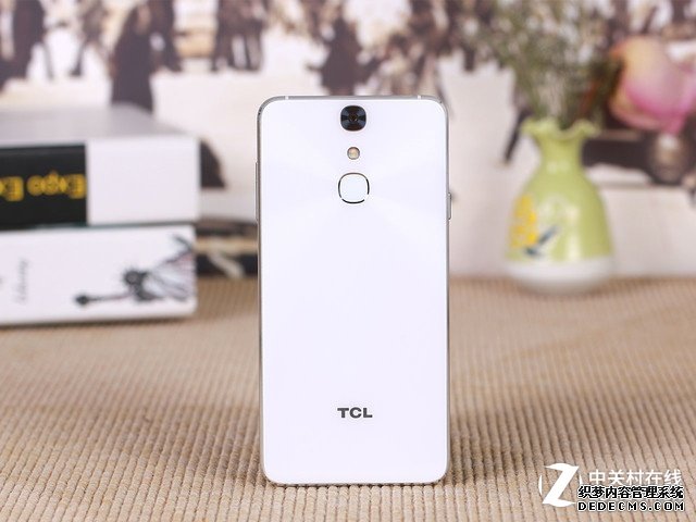 文艺小清新 TCL 750初现手机报价1993元 