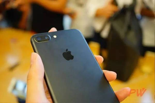 码报:【j2开奖】iPhone 7 今天发售，我跟着一大帮人冲进了苹果三里屯店