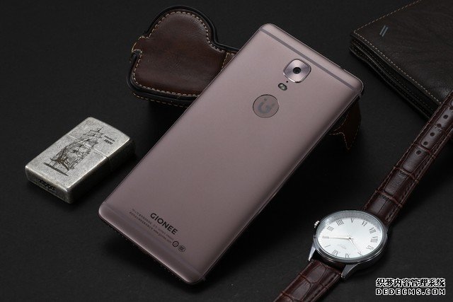 送爸妈金立M6/M6 Plus，“汇款提示”醒目防骗 