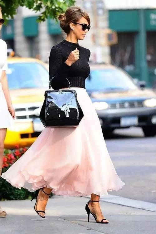 除了小黑裙，女人也需要一双凉鞋界的“小黑裙”