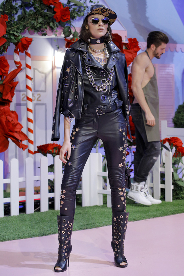 帕丽斯-希尔顿、菲姬助阵Philipp Plein 米兰大秀