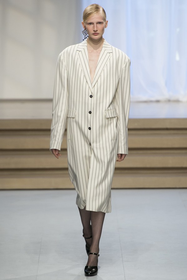 Jil Sander 2017春夏系列：夸张肩部美学