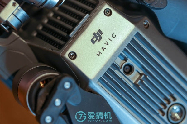 【j2开奖】超精致黑科技!大疆“御”Mavic Pro航拍无人机详细图赏