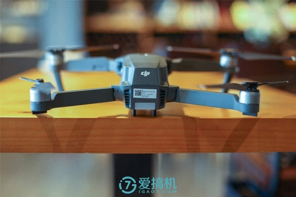 【j2开奖】超精致黑科技!大疆“御”Mavic Pro航拍无人机详细图赏