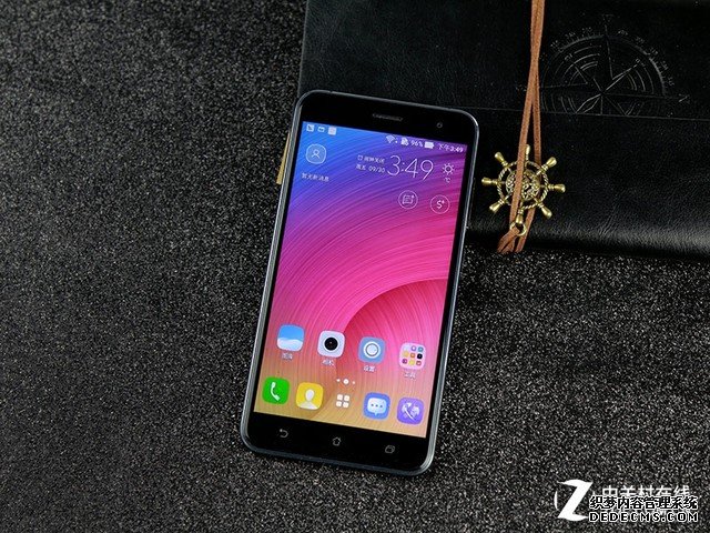 双面2.5D玻璃 华硕ZenFone 3灵智评测 